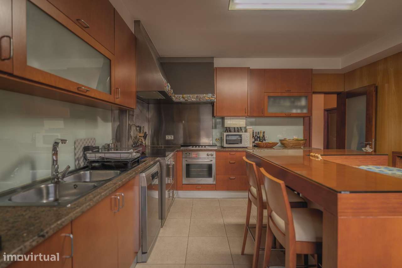 Moradia T4 com jardim e garagem dupla a 6 min do centro de Braga-6