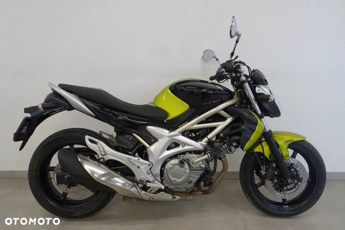 Suzuki Gladius - 1