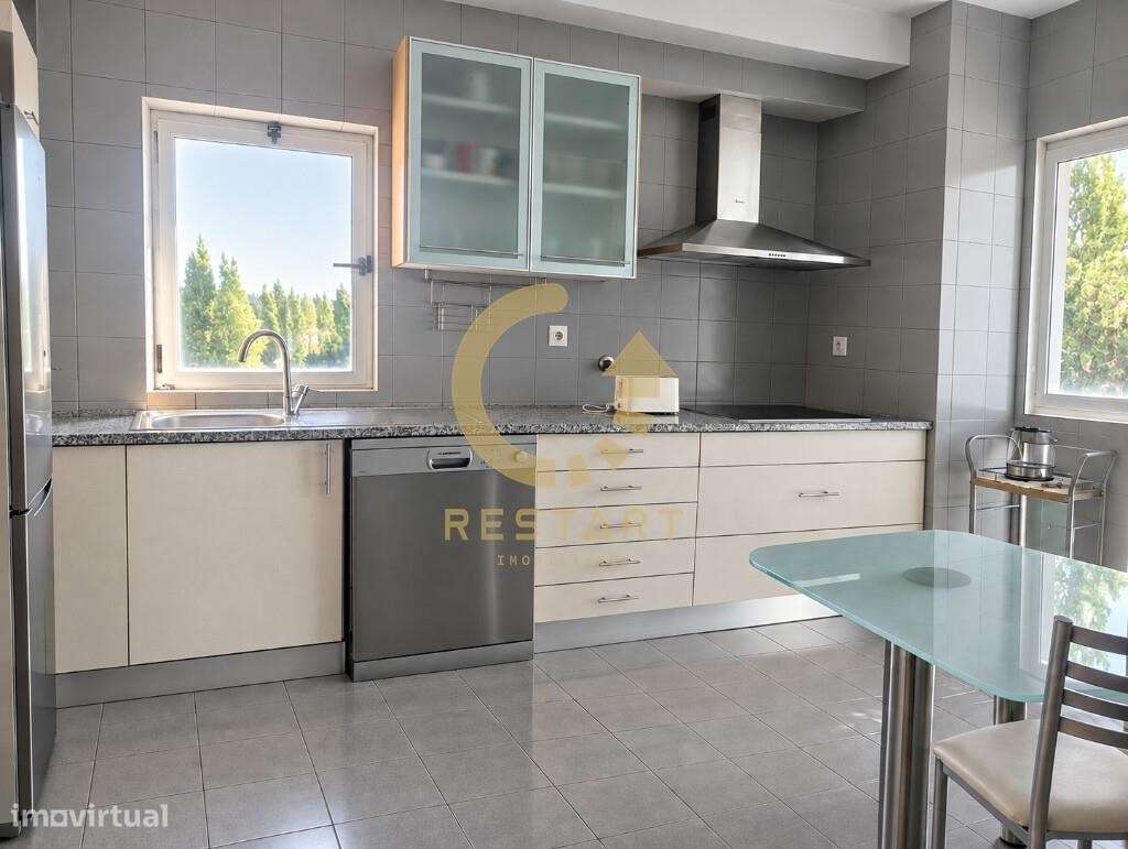 T2 Mobilado em Condomínio Fechado com Piscina | Vila Nova da Telha – M-13