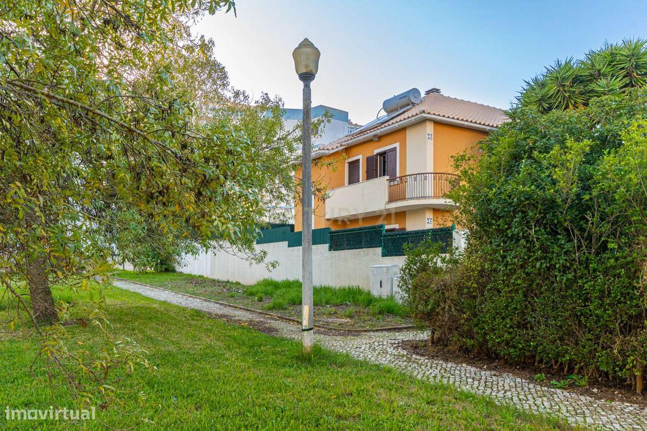 Moradia T3+1 com Piscina e Excelente Localização – Bairro da Encarnaçã - Grande imagem: 5/46