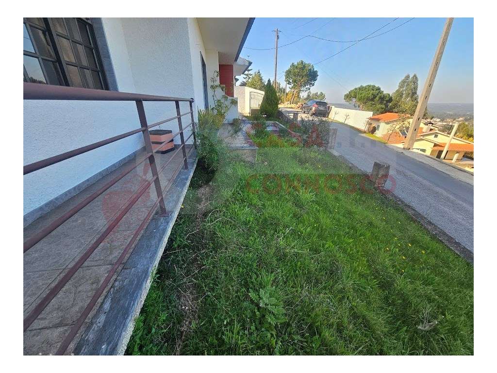 Moradia T3+T2 com garagem e jardim.-43