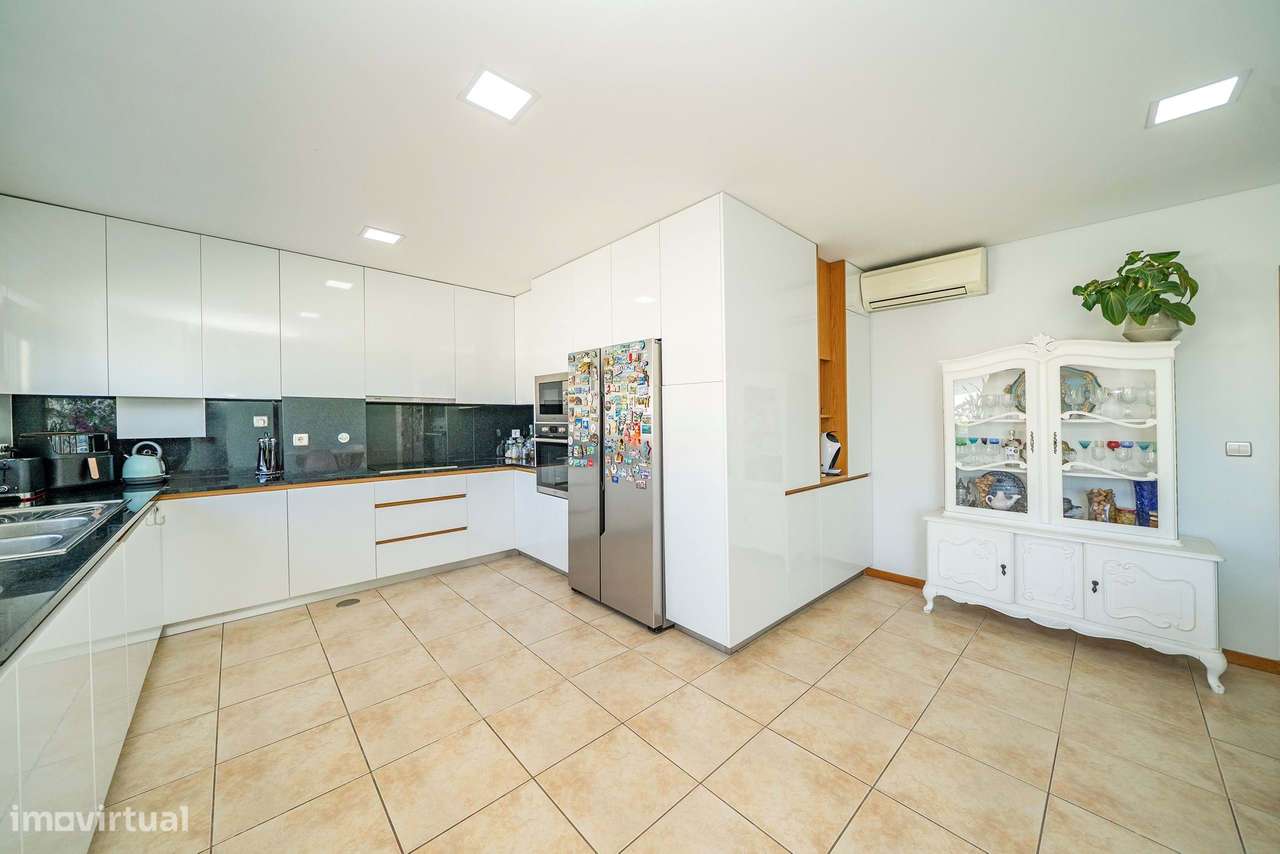 Moradia T4 de Gaveto em Palmeira, Braga-8