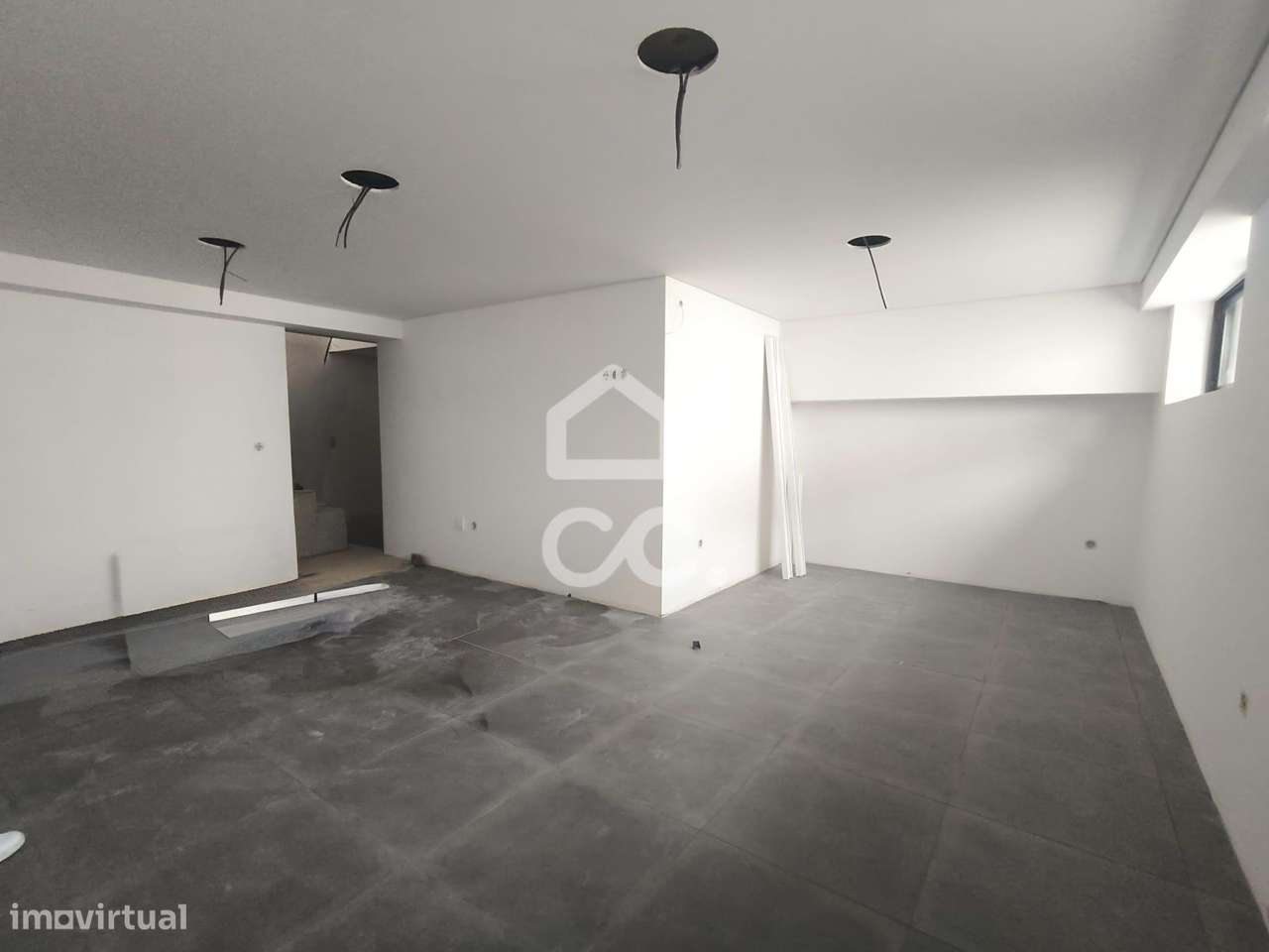 Moradia T3 Nova com 3 Suites, Jardim e Terraço – Design Contemporâneo-7