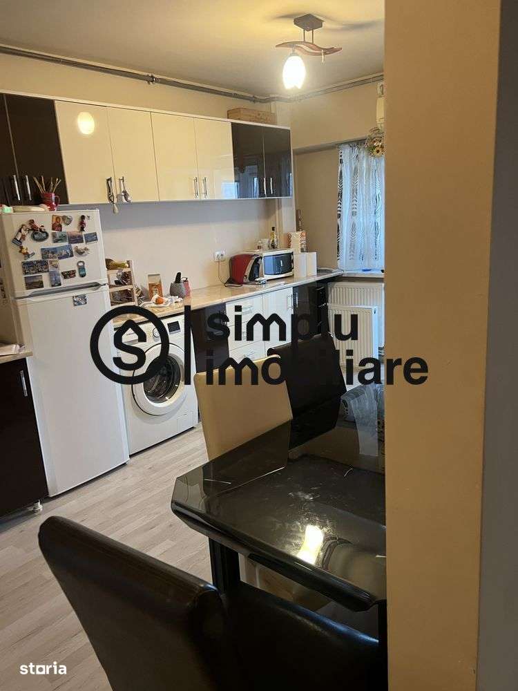 2 camere decomandate, etaj 3/8, lift, centrala termica - 116 000 Euro - Imagine principală: 5/7