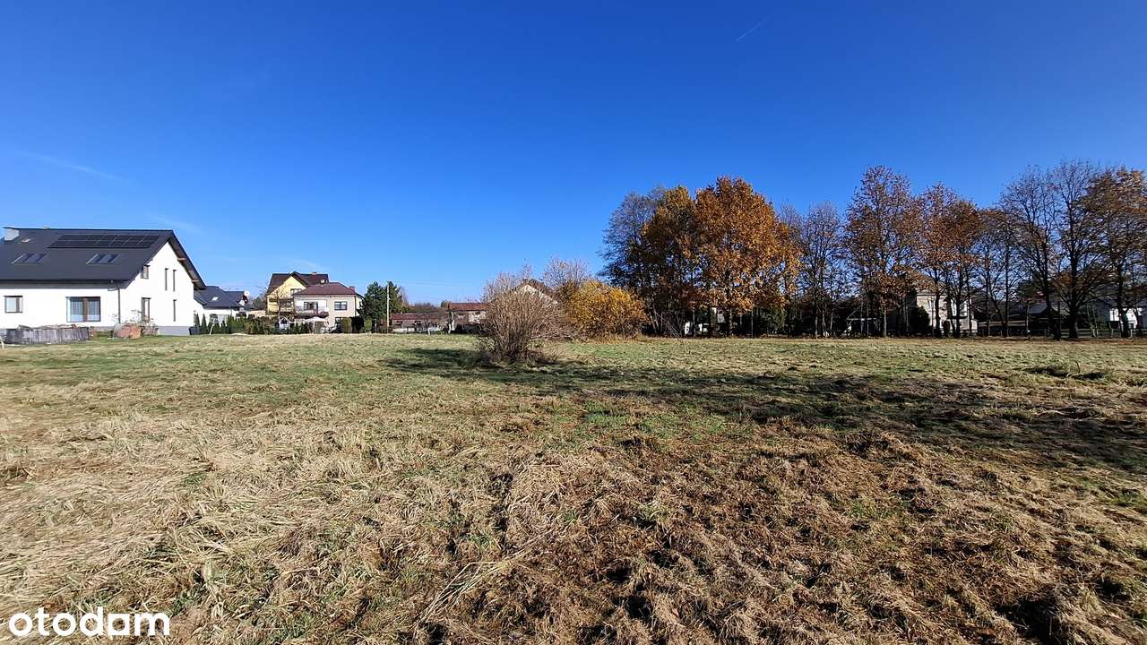 Budowlana działka w spokojnej wsi – 717 m²-11