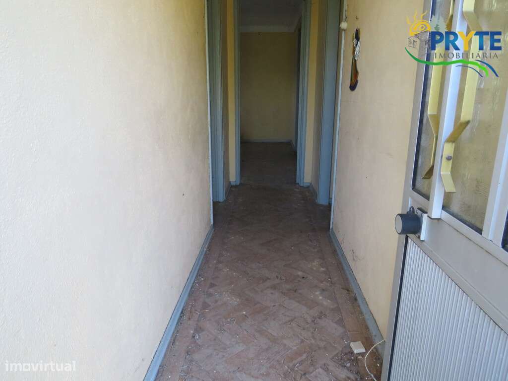 Moradia com pequeno quintal a 5 minutos da Vila da Sertã - Grande imagem: 5/51