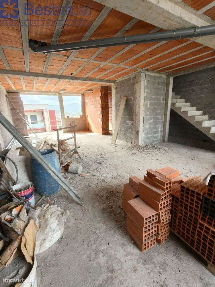 Moradia T 3 em fase de construção - Ótimos Acabamentos-12