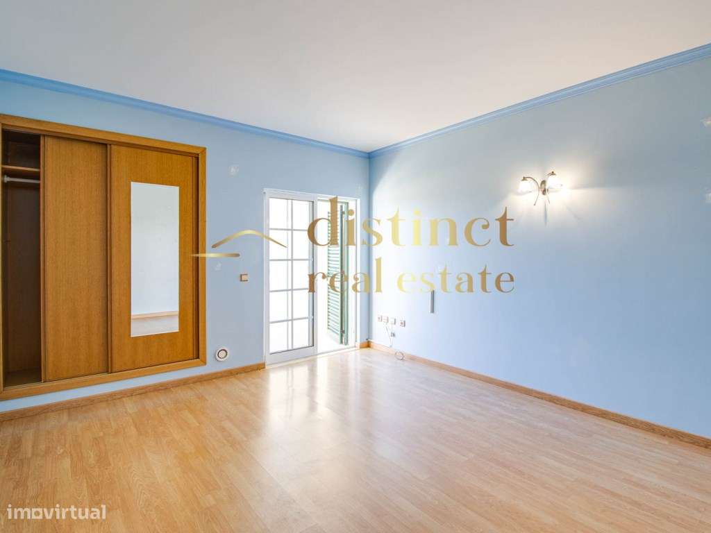 Moradia T2+1 Geminada com Garagem, Piscina, Terraço e BBQ-23