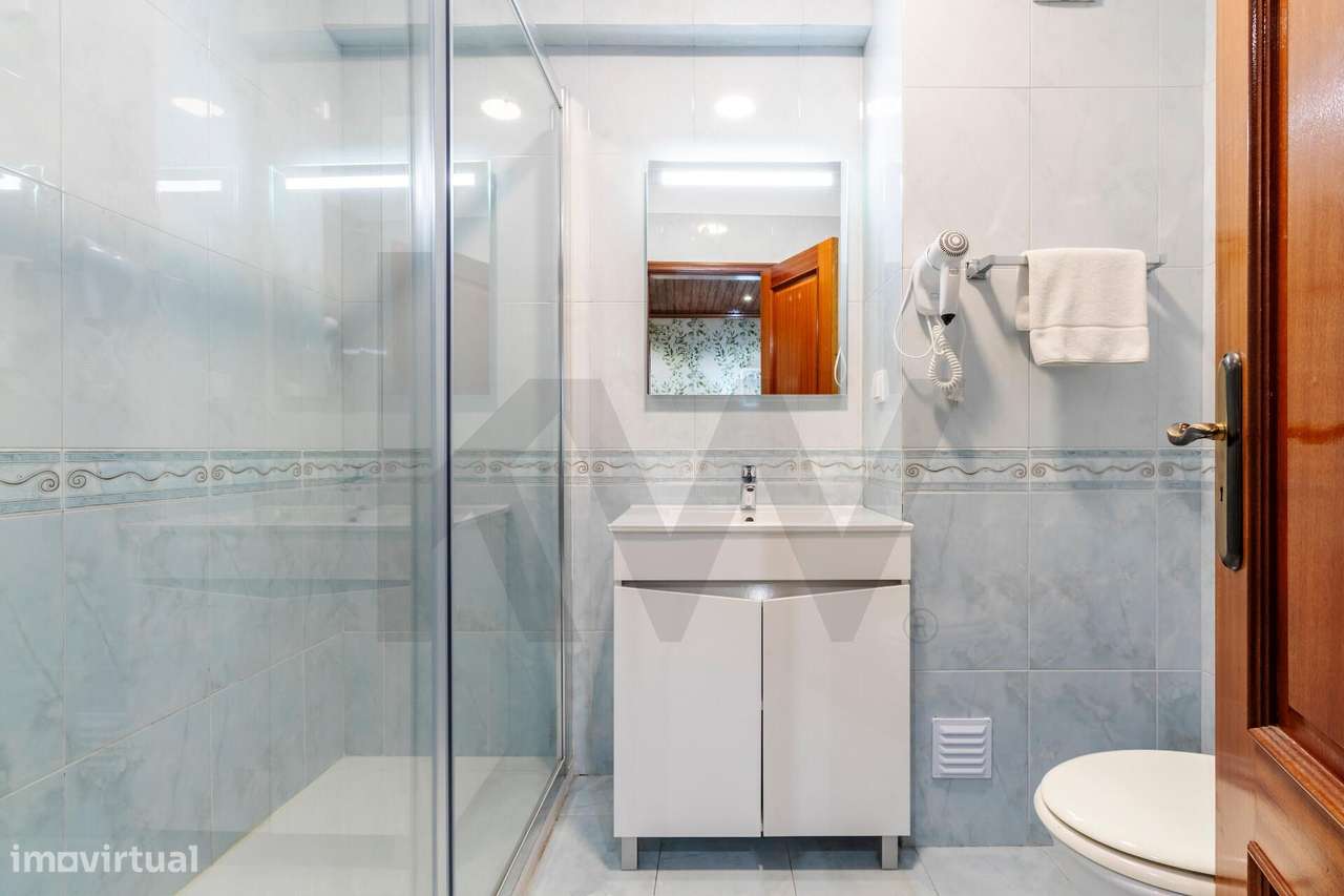 T2 na Rua Morais Soares | c/ Garagem e Elevador-14