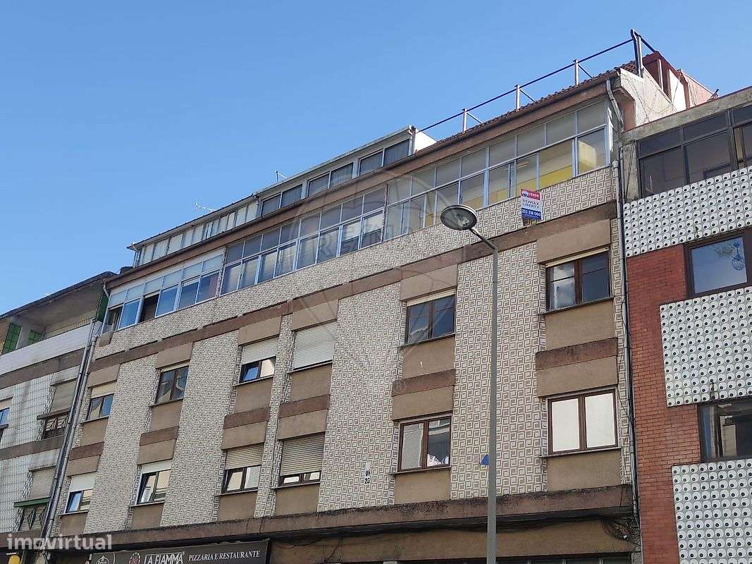 Apartamento T3 junto ao Arco da Porta Nova - Grande imagem: 2/16