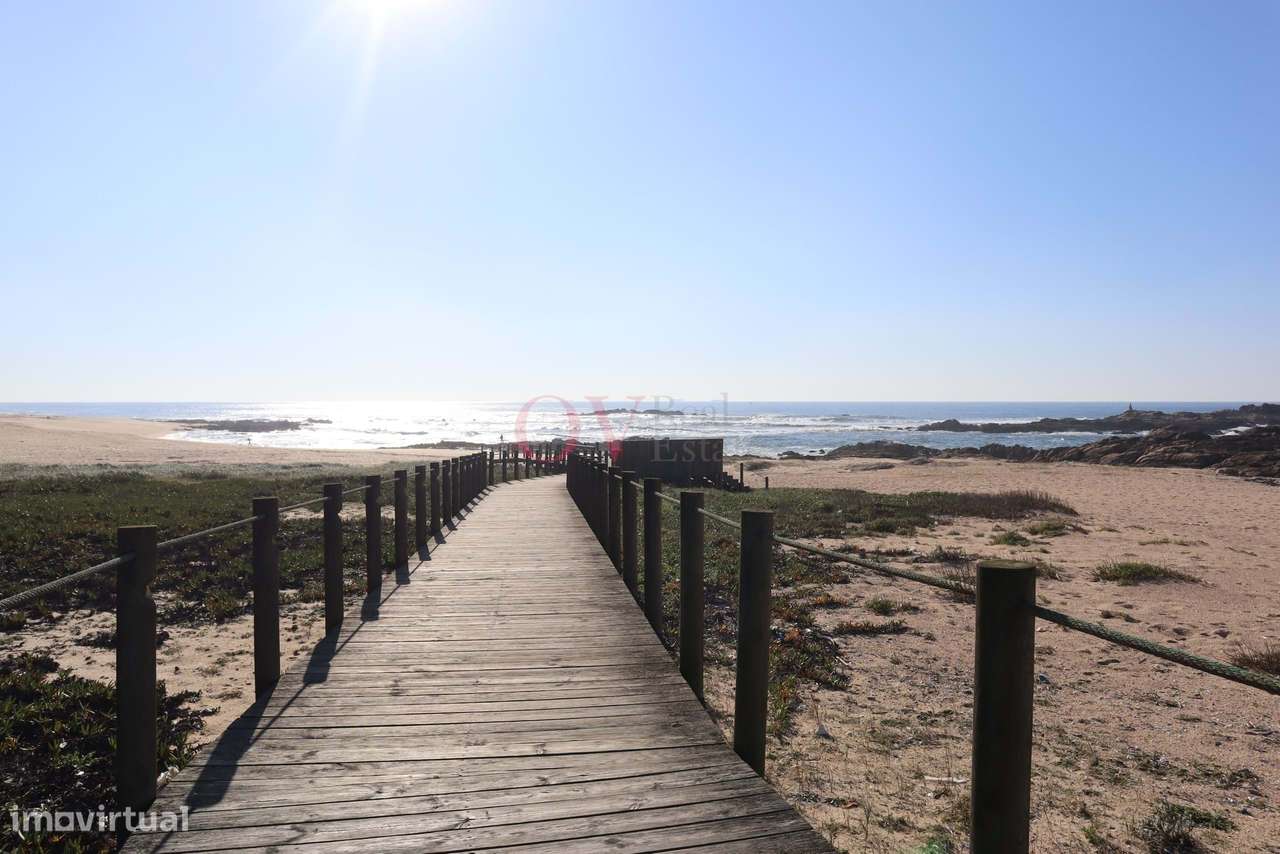 Loja Rés-do-chão, com esplanada, 1ª linha da Praia do Marreco em prédi-14