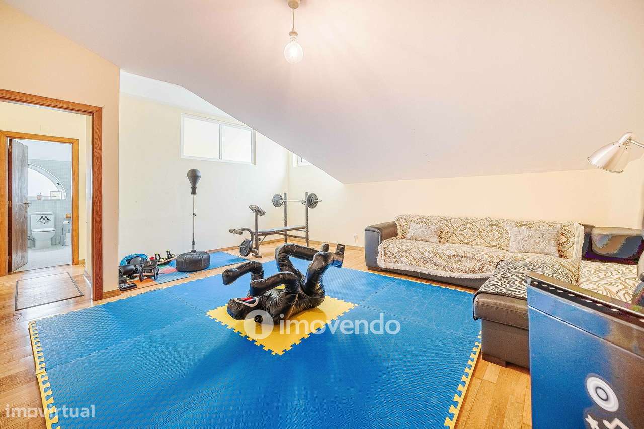 Moradia T5+2 com garagem, em condomínio com piscina, em Murches-34