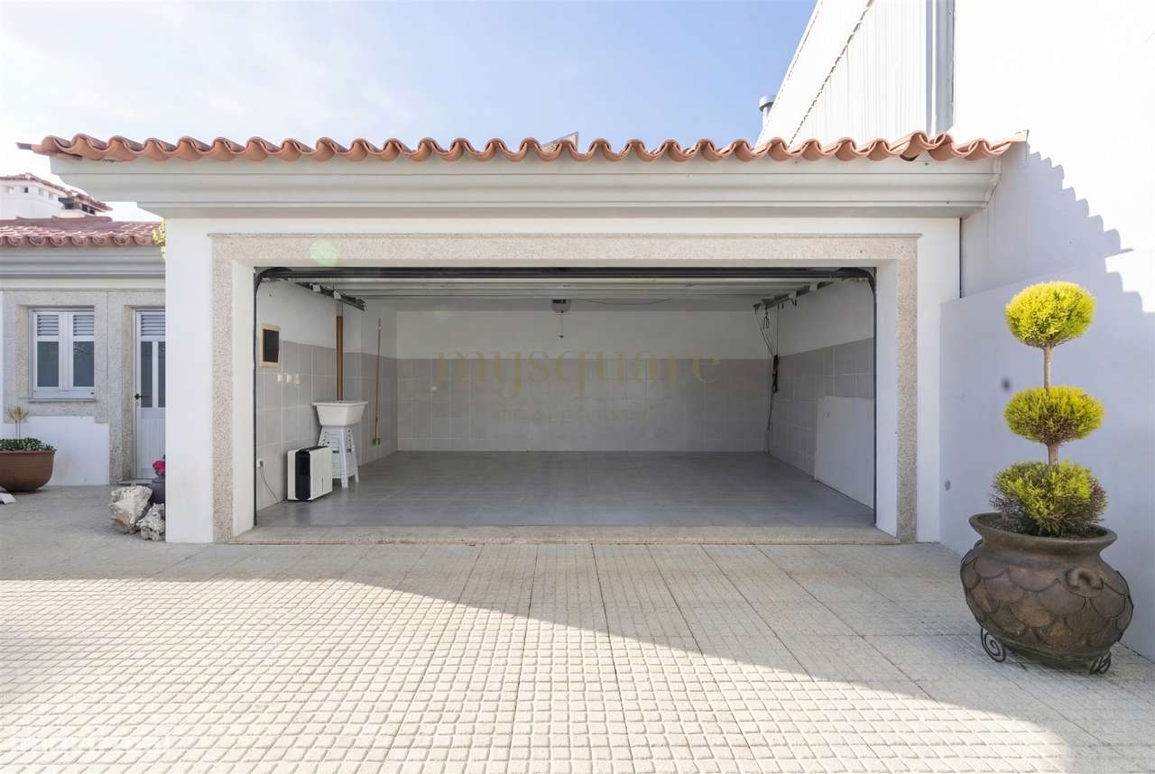 Moradia T4 geminada, com excelentes áreas, a 2 minutos do centro de Sa-29