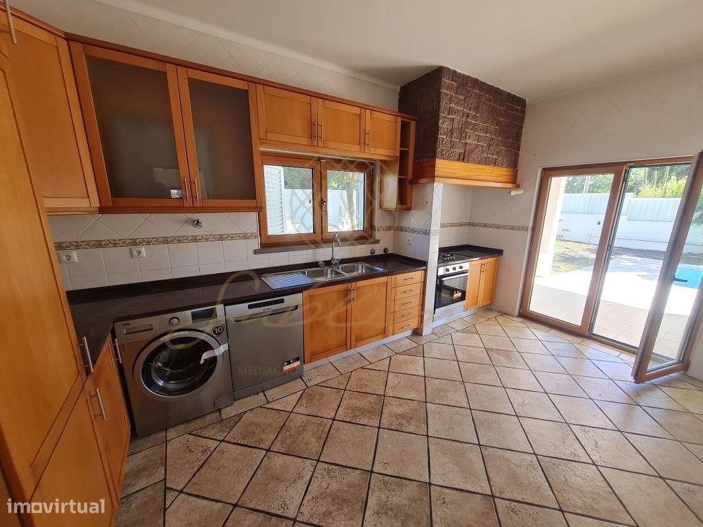 Moradia isolada V3+2 situada em Caixas, Sesimbra com Piscina-17