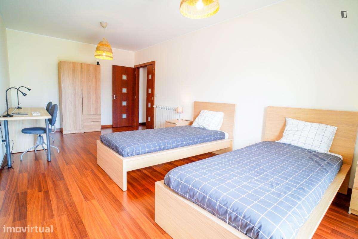 Quarto - localizado em Paranhos Porto - Grande imagem: 4/7