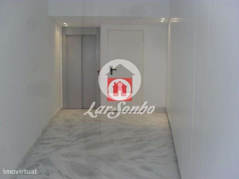 Prédio c/ 8 escritórios e 1 loja no centro da Póvoa de Varzim - Grande imagem: 5/8