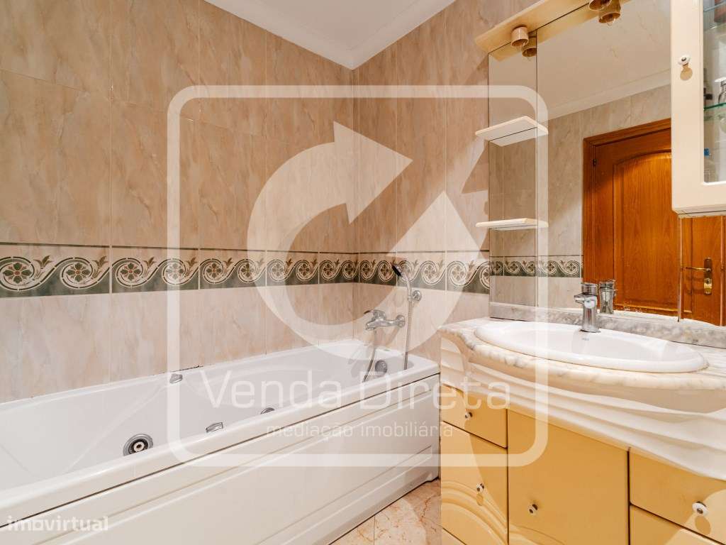 Apartamento T3 com estacionamento - Fidalguinhos, Barreiro-12