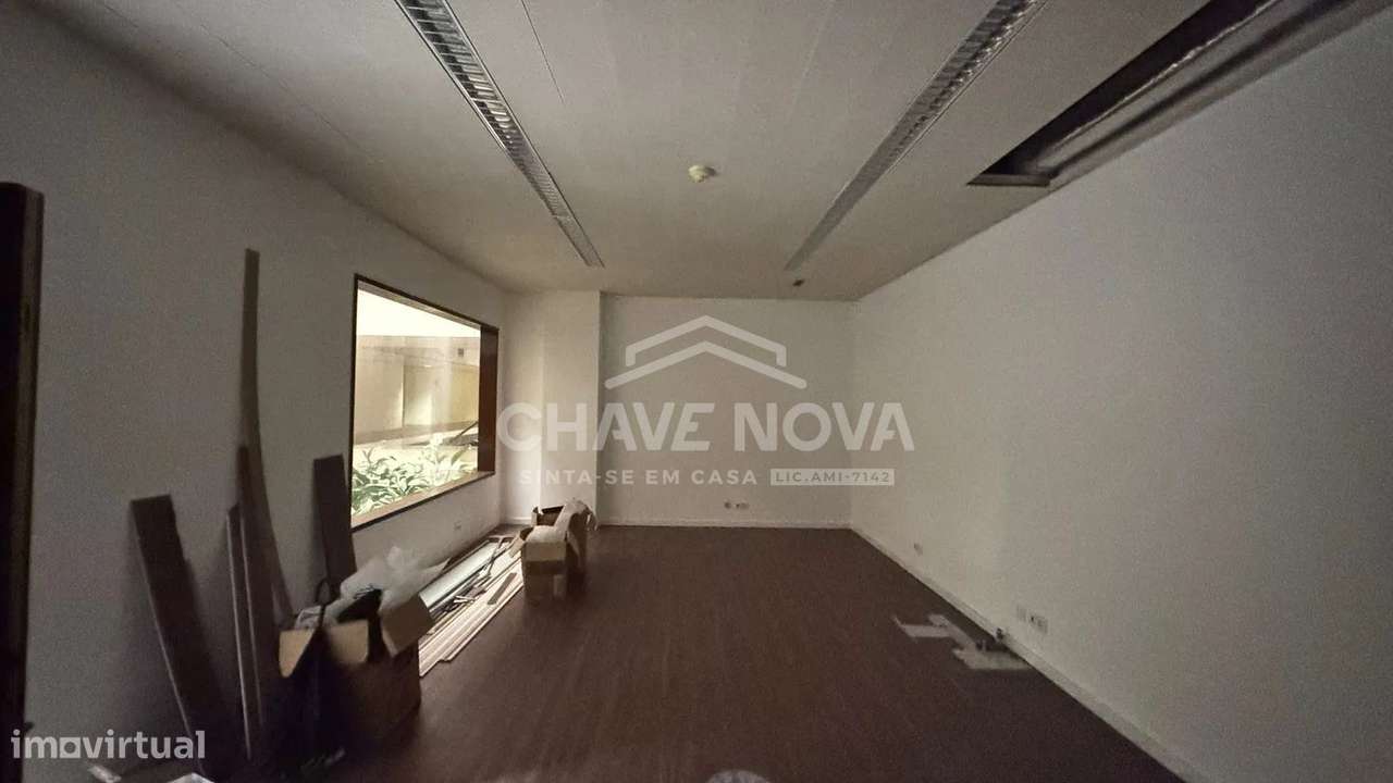Escritório c/ 37m2 em frente a Estação Metro Galiza (Porto) - Grande imagem: 4/11