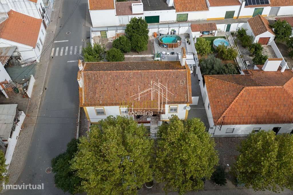 Excelente Moradia com dois pisos no centro do Vimieiro-57