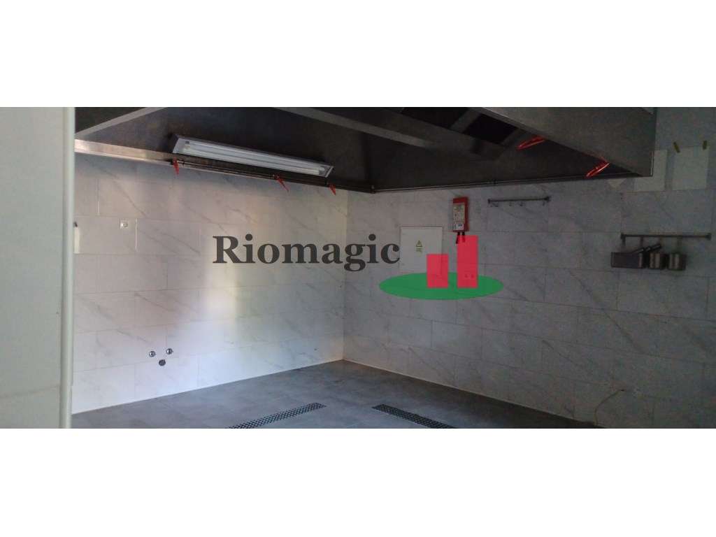 Loja c/Saída de Fumos Miraflores - Algés - Grande imagem: 5/9