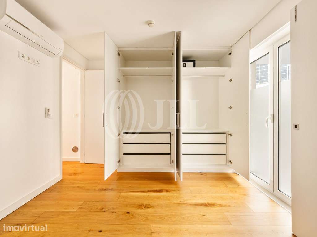 Apartamento T2, com varandas e estacionamento, em Lisboa-25
