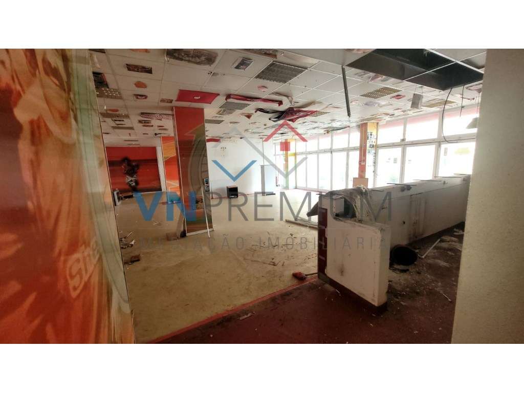 Excelente loja para recuperara poucos passos da Praia do Ouro-11