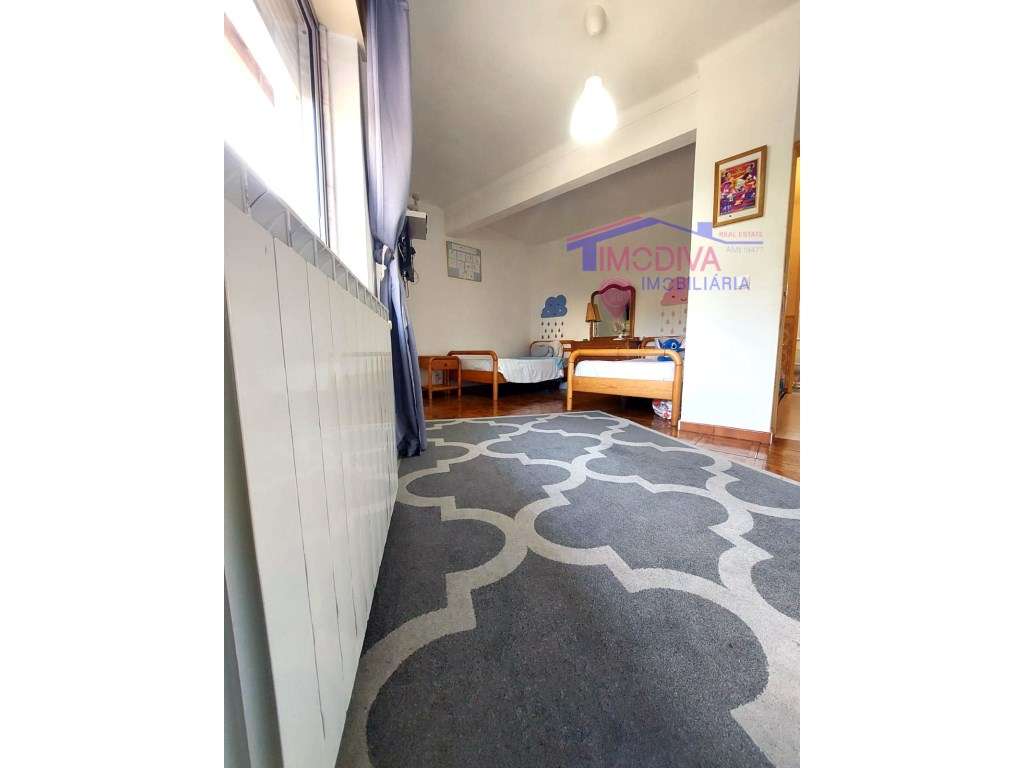 Moradia T4 com aquecimento e garagem em Figueiró dos Vinhos-13