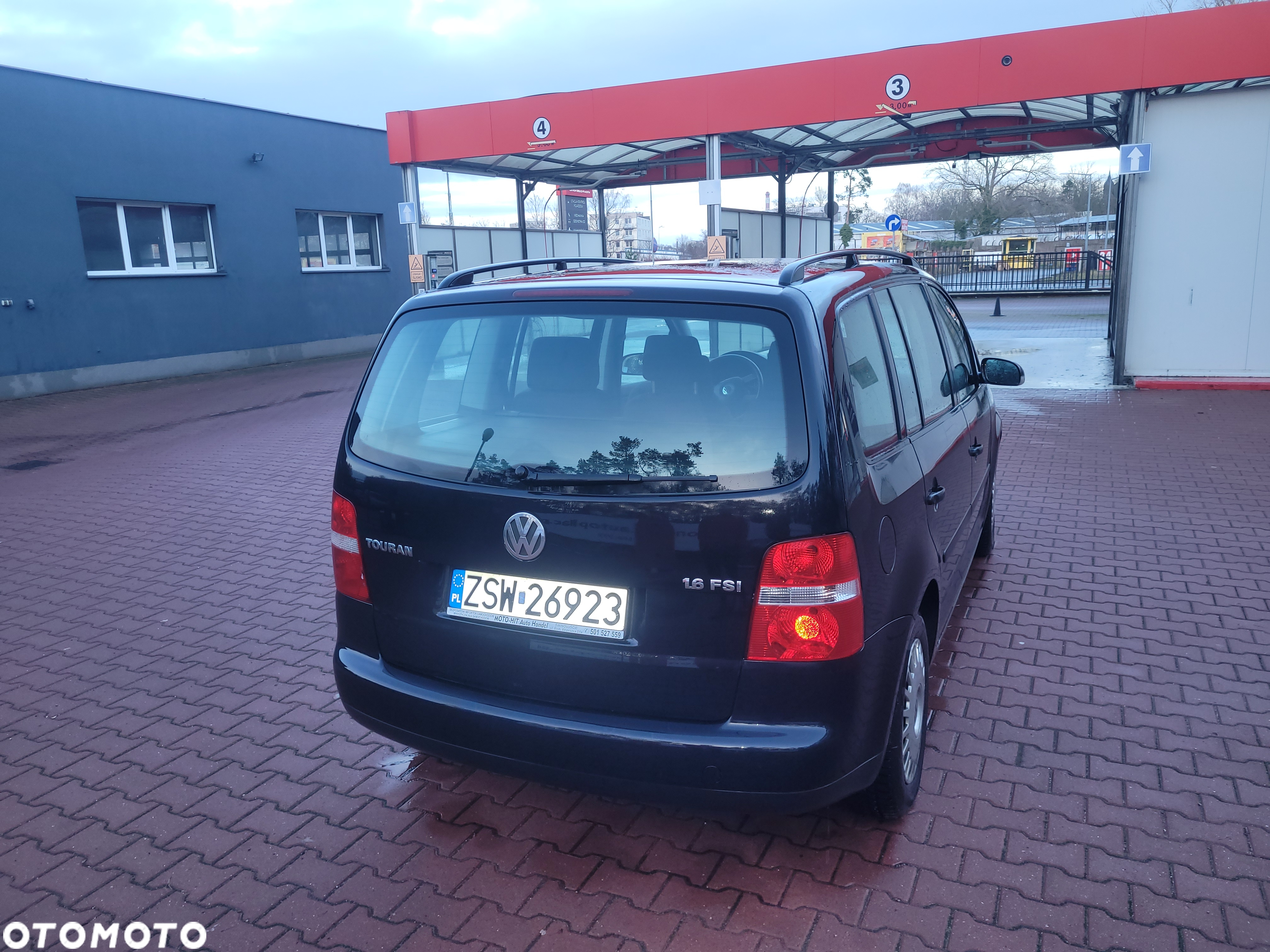 Volkswagen Touran 1.6 Basis - 9