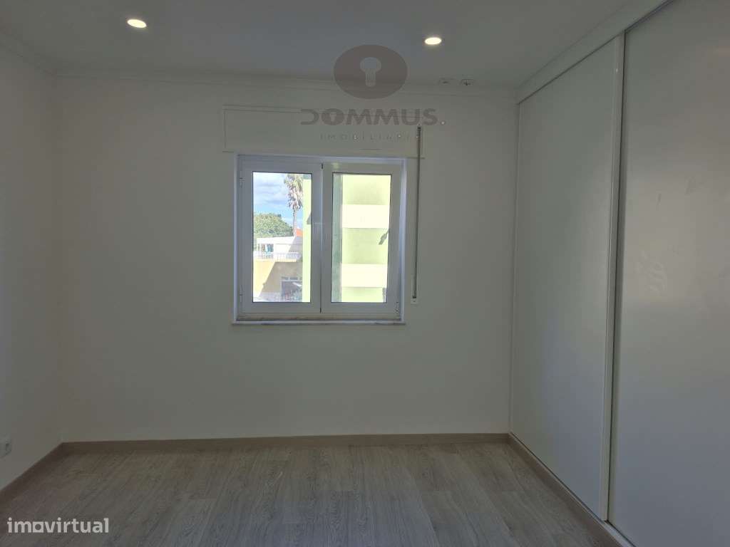 T3 Remodelado com 2 terraços em Massamá-10