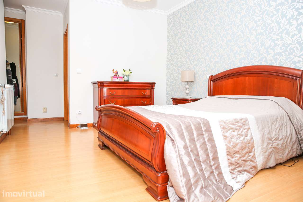 Excelente apartamento T3 com 111m2 no centro da Abrigada-32