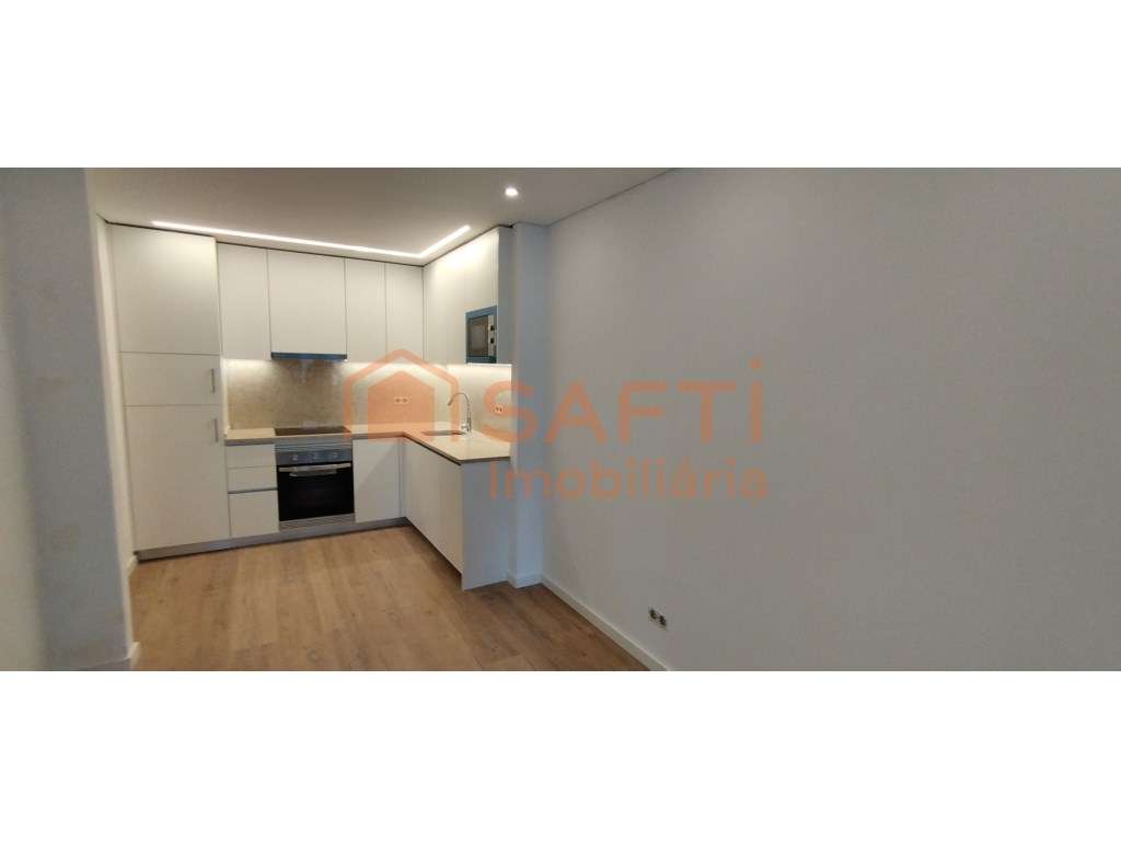 Apartamento T2 Remodelado em Campolide - Grande imagem: 2/14