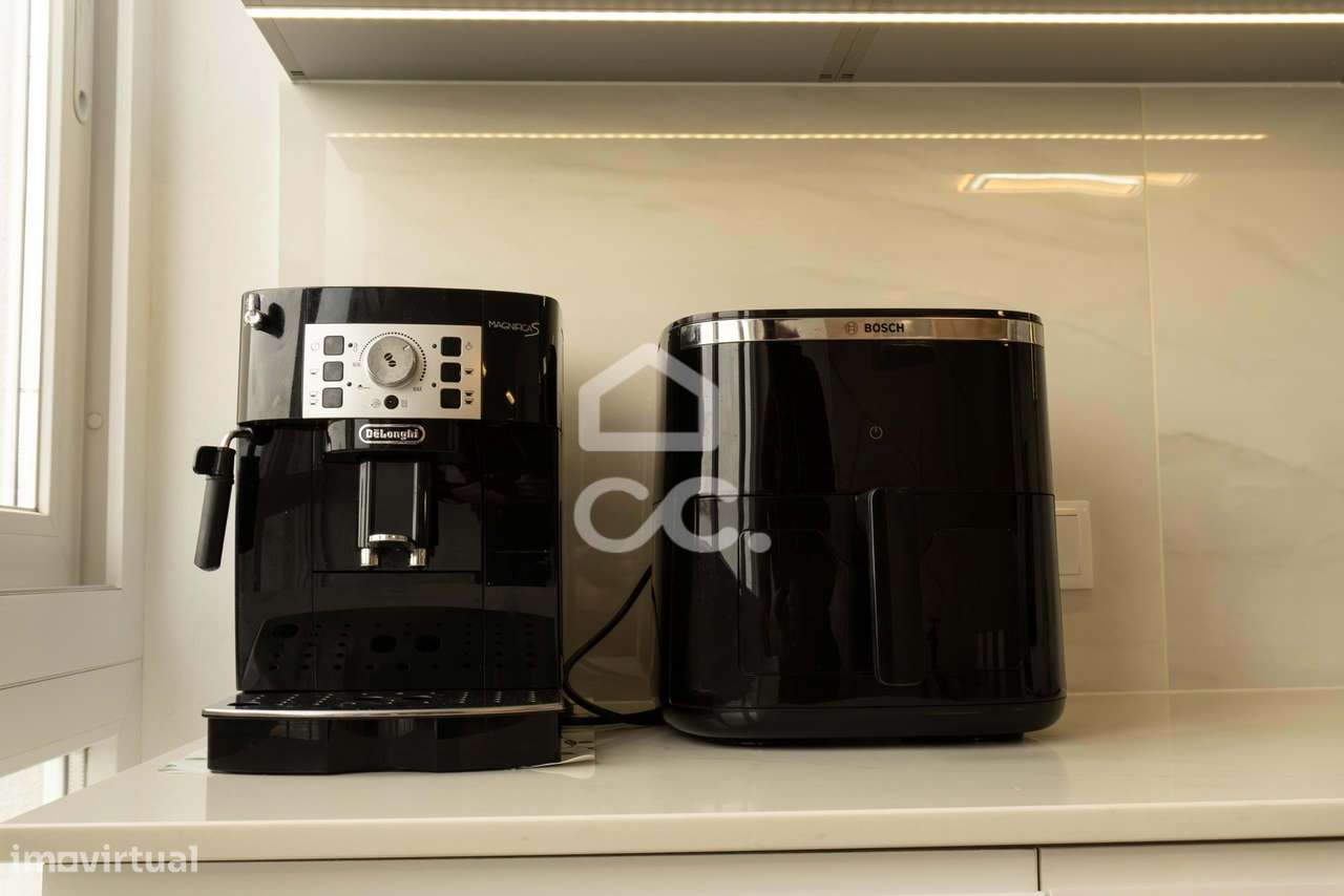 Apartamento T2  Renovado Alfornelos/ Metro-4