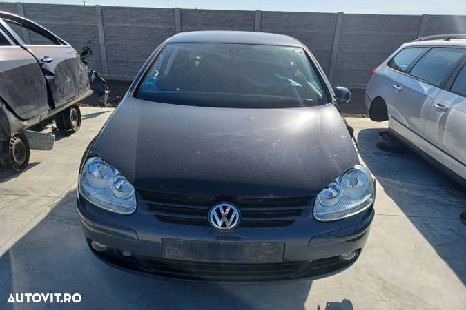 Lampa stop stanga pe ARIPA Volkswagen VW Golf 5  [din 2003 pana  2009] seria Hatchback 5-usi 1.4 TS - 4