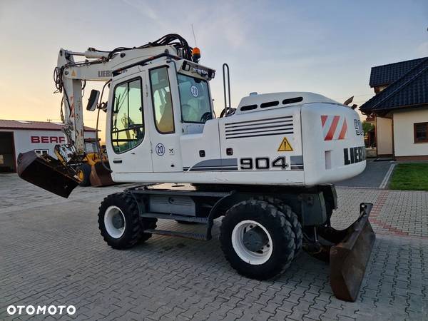 Liebherr A904 - 5