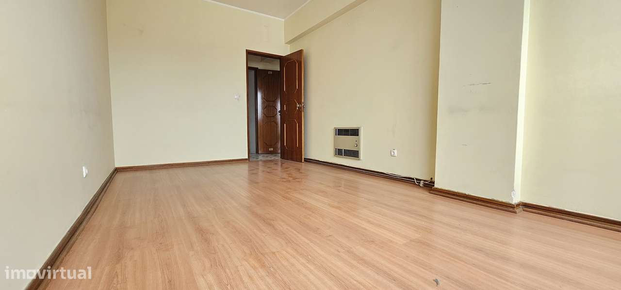 Apartamento T3 com 2 casas de banho em Loures-10