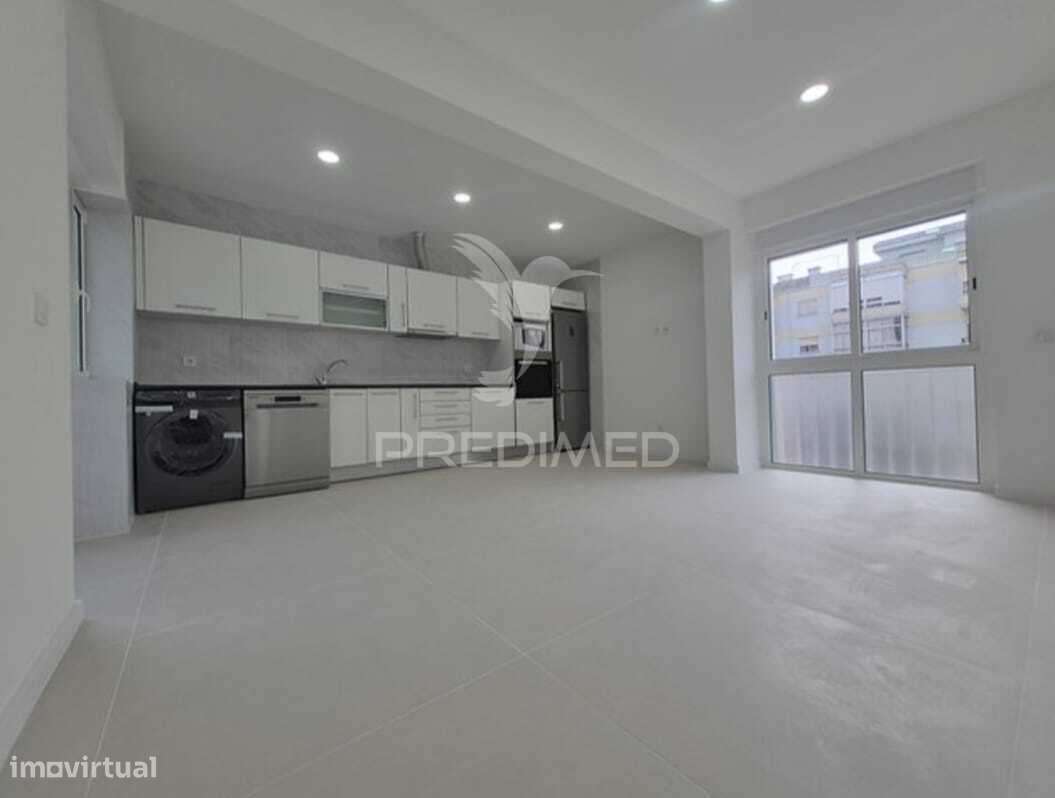 Apartamento T2 no Laranjeiro, Almada-2