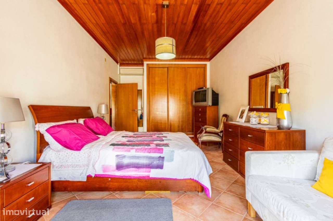 Quintinha com habitação, armazéns e terreno - Rio Maior-17