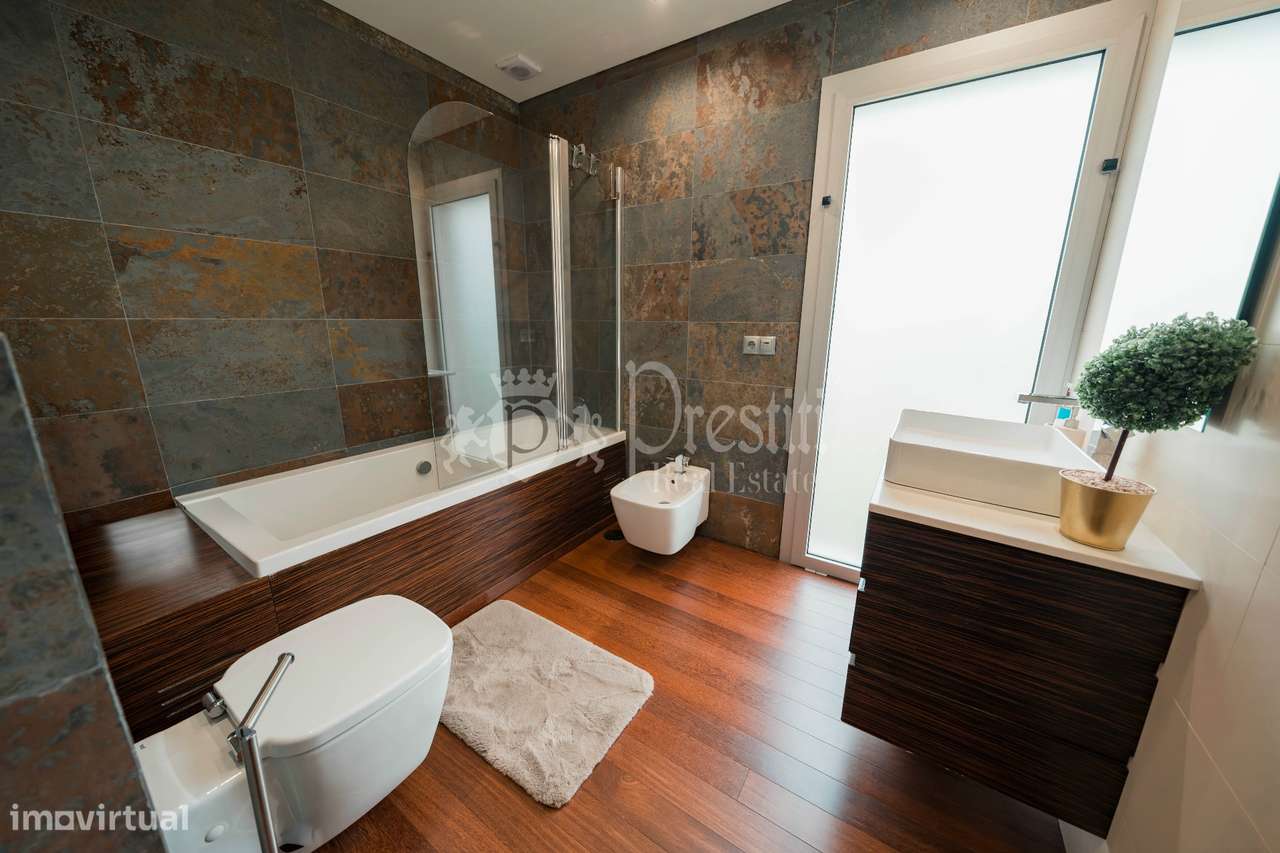 Moradia T4 com Vistas Deslumbrantes em Guimarães-31