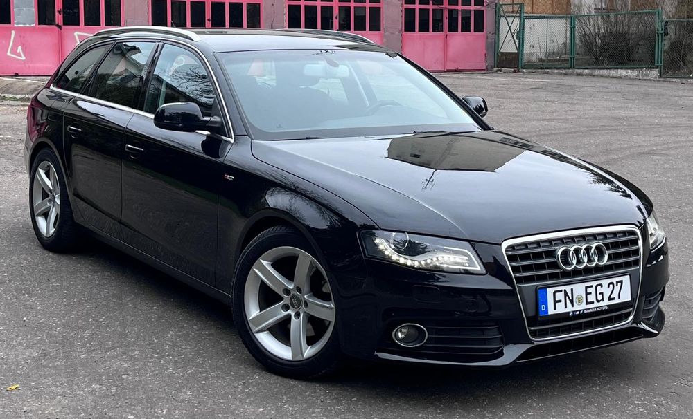 Audi A4 B8 2.0 TDI DPF S line Sportpaket 2012