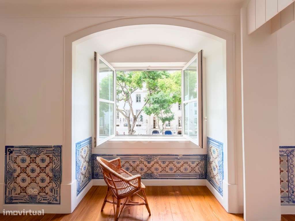 Apartamento T3 renovado no centro histórico de Lisboa-10