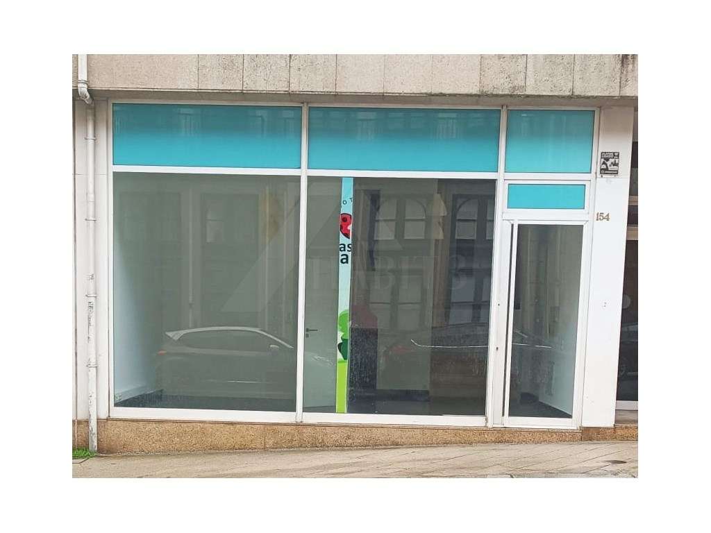 Loja Rés de Chão em São Vicente - Grande imagem: 2/15