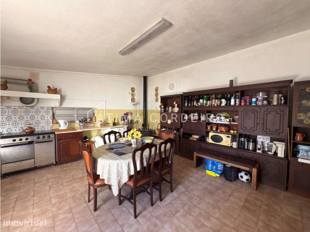 Moradia Isolada T5 em Lote de 375m² Excelente Estado - Sobreda-31