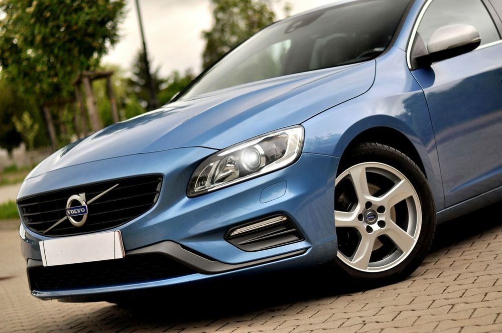 Volvo V60 I D3 Drive-E R-Design Momentum 2017