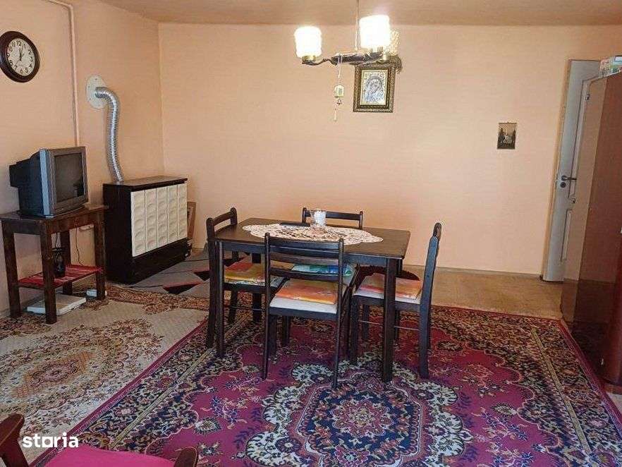 Casa batraneasca solida in zona semicentrala foarte linistita - Imagine principală: 5/9