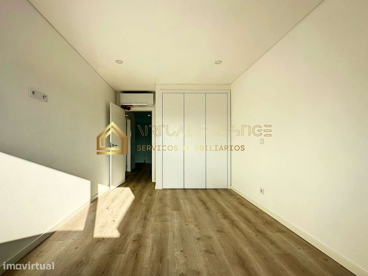 Moradia T4 nova com piscina e garagem – Charneca da Caparica-23