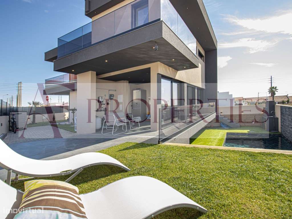 Moradia de luxo isolada com piscina aquecida, jardim e acabamentos ...-48