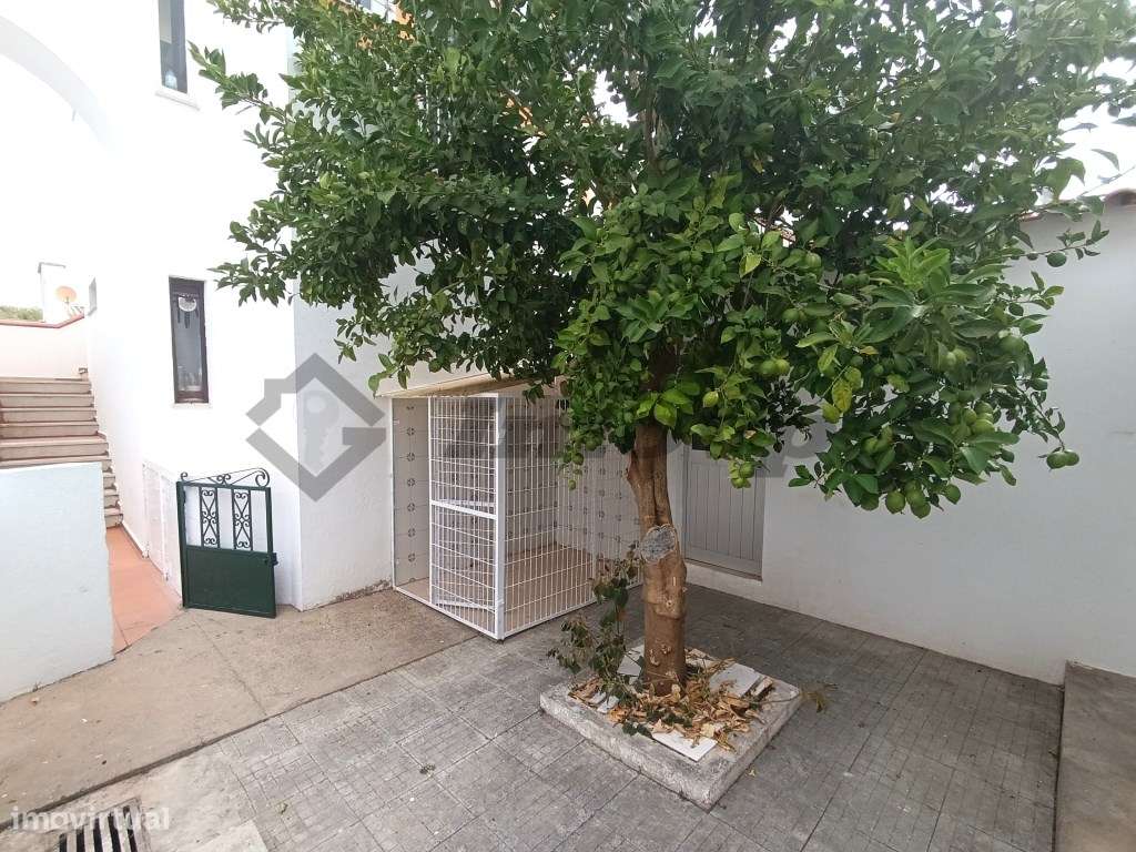 Andar de Moradia de características T2 na Vila de Castro Verde-17