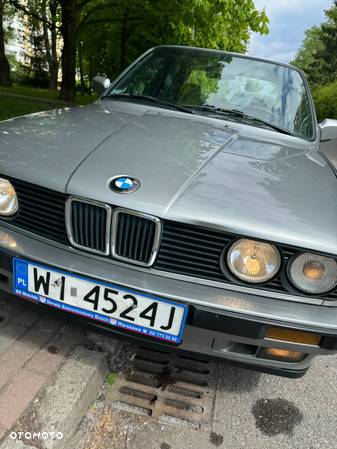 BMW Seria 3 323i - 18