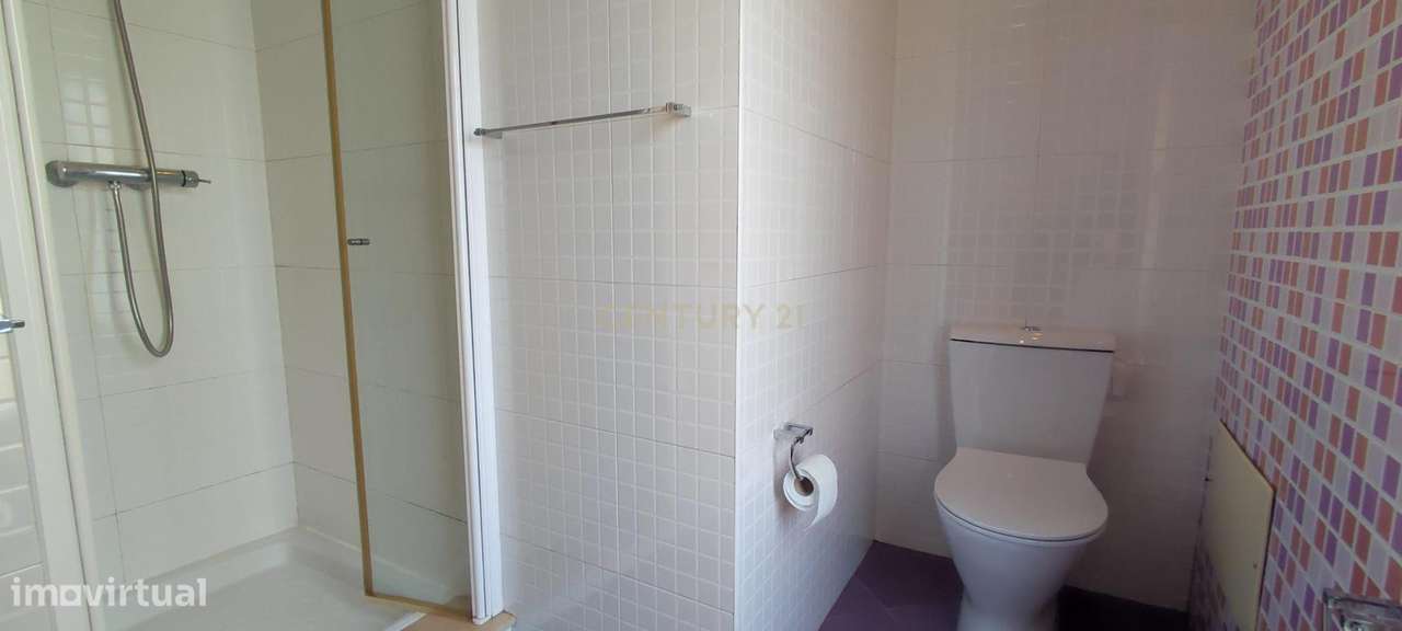 Apartamento T2 com Vista Panorâmica em Valença-15