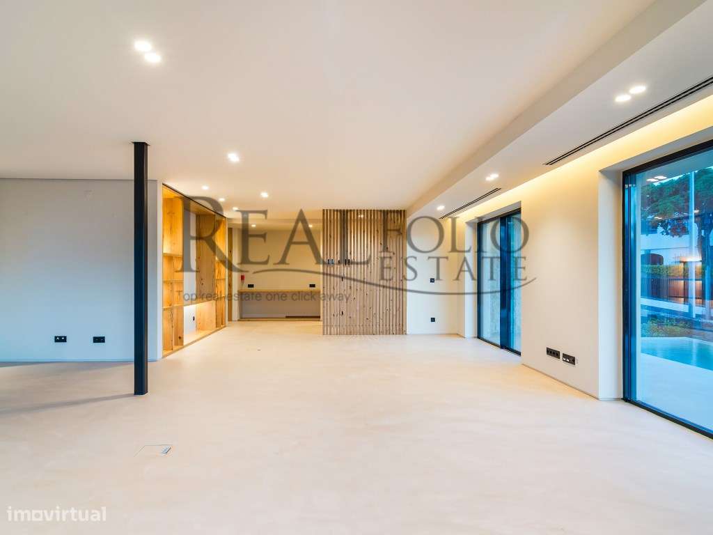 Moradia T5 com acabamentos de luxo e vista panorâmicas sobre a Baia...-6